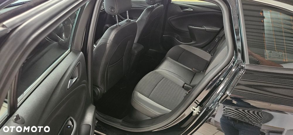 Opel Astra 1.4 T Elegance S&S - 9