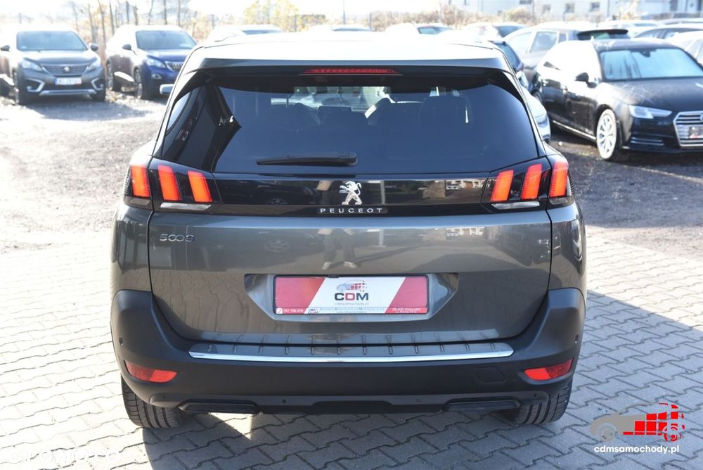 Peugeot 5008 - 8