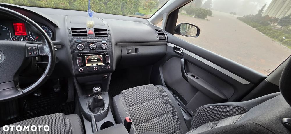 Volkswagen Touran 2.0 TDI DPF Highline - 6