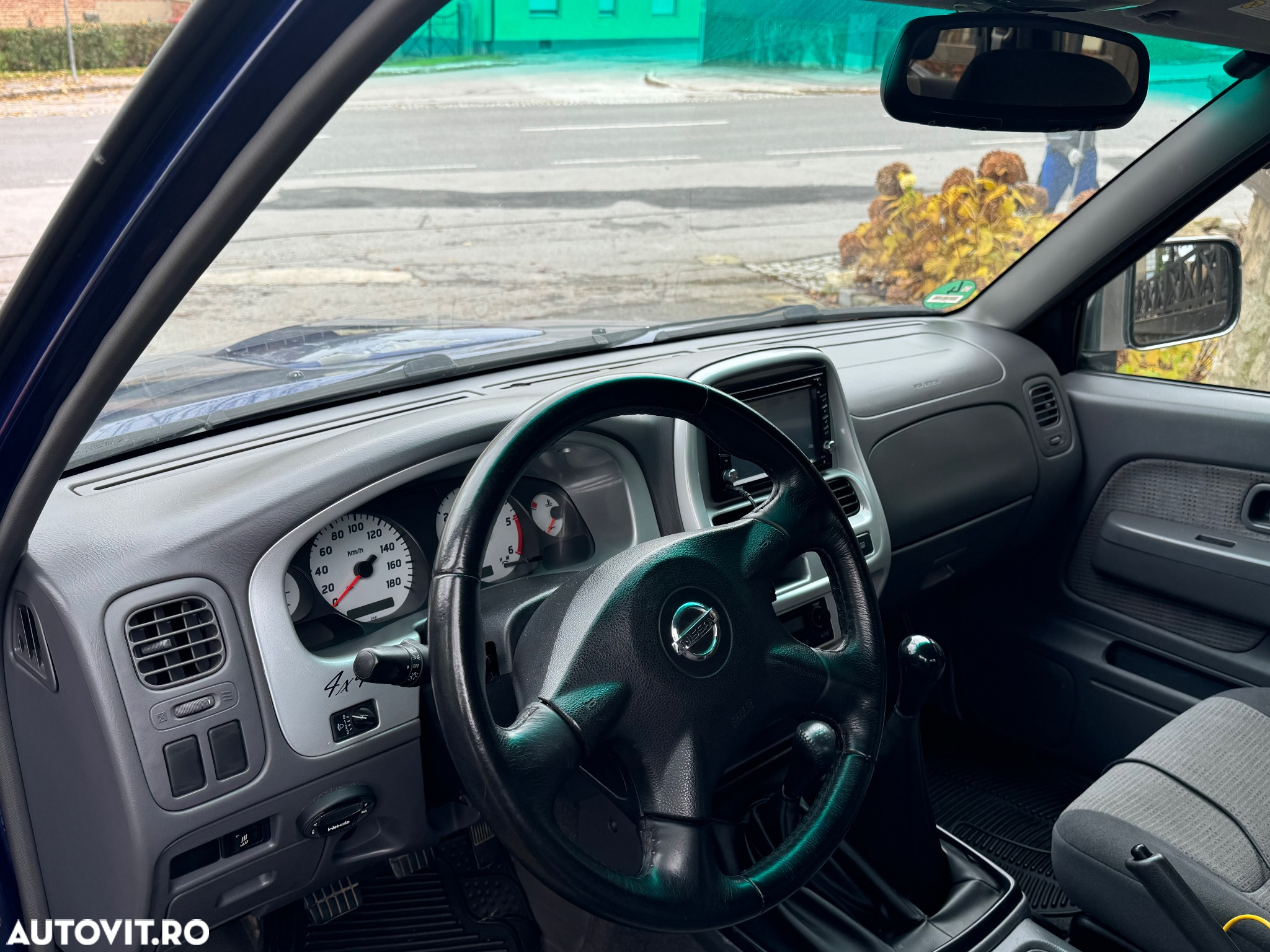 Nissan Pickup - 5