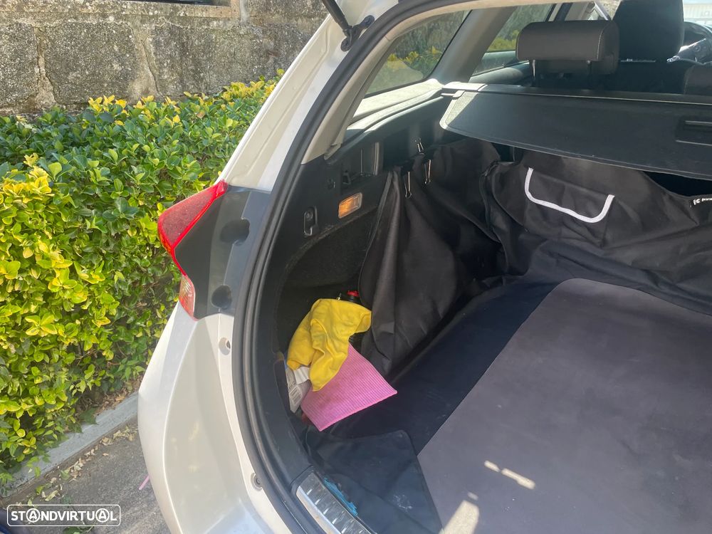 Toyota Auris Touring Sports 1.8 HSD Comfort +P.Techno+P.Sport - 48