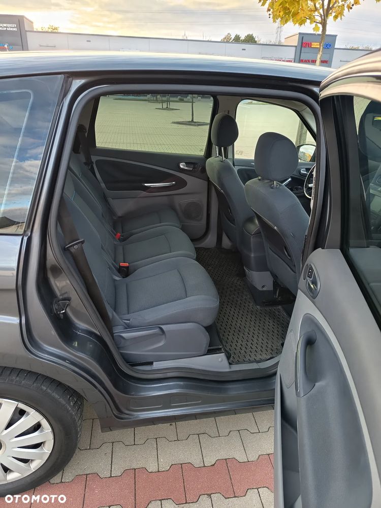 Ford S-Max - 11