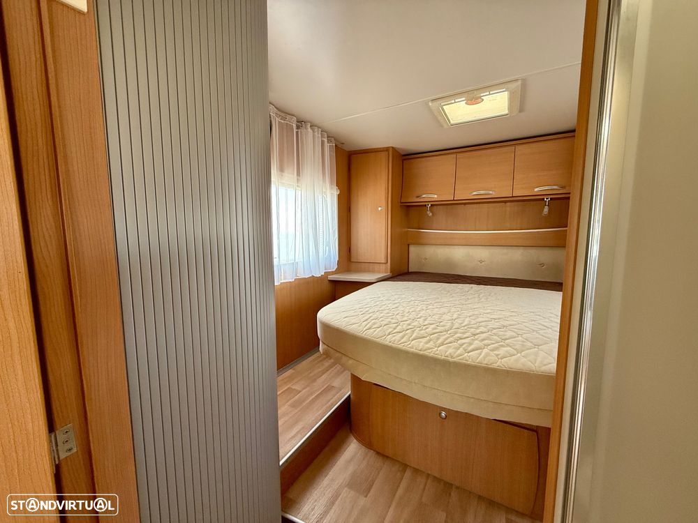 Chausson Flash 28 - Cama Central - 19