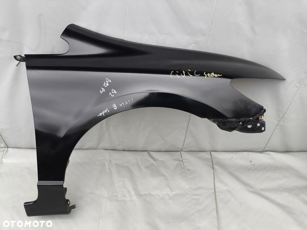 HONDA CIVIC VIII SEDAN B92PX BŁOTNIK PRAWY PRZEDNI