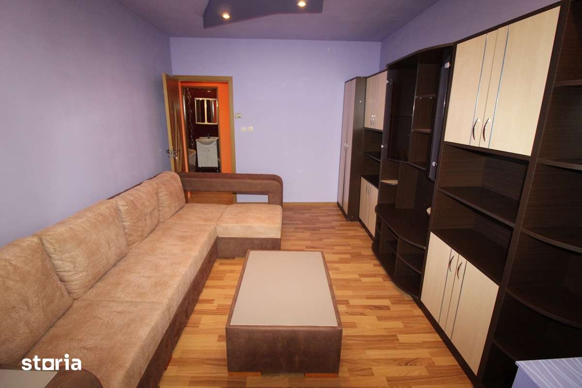 Vând apartament 2 camere în Călan, zona str. Florilor et. 4 decomandat — fotografia 3