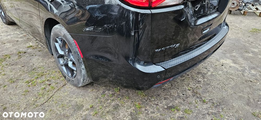Chrysler Pacifica Touring Plus 2016- Wersja S Kompletny tył Klapa bagażnika Zderzak tył pod PDC czujniki parkowania Martwe pola Lampa prawa lewa LED CAŁY TYŁ kolor  PXR - 5