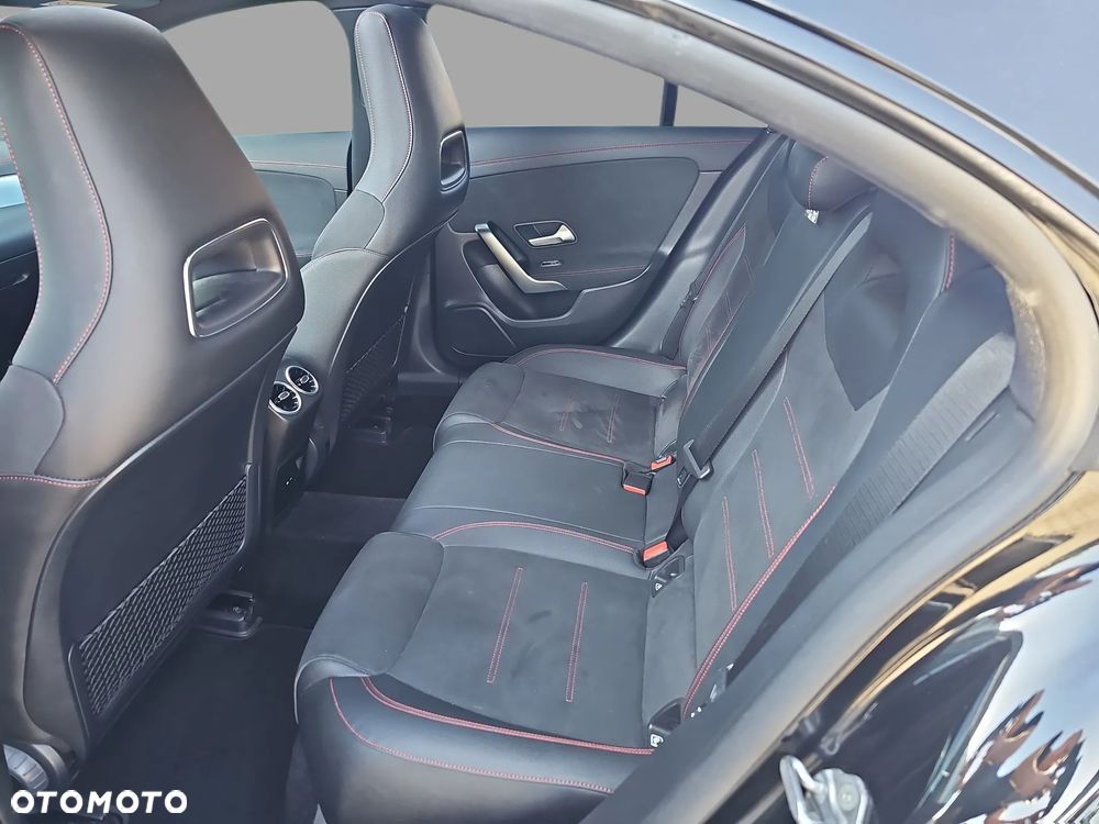Mercedes-Benz CLA 220 AMG Line 7G-DCT - 13