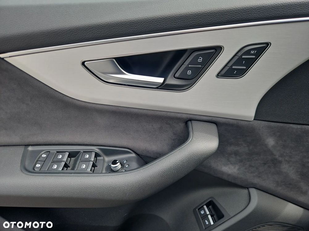 Audi Q7 55 TFSI mHEV Quattro S Line Tiptr - 22