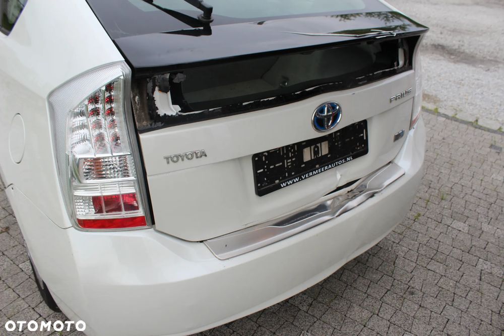Toyota Prius (Hybrid) Executive - 8