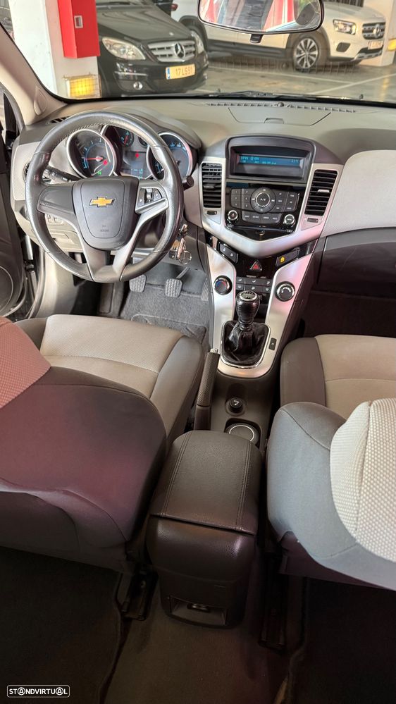Chevrolet Cruze 1.6 LS - 11