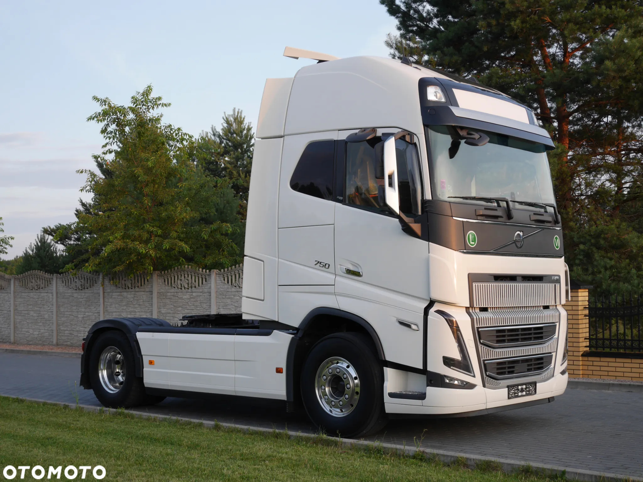 Volvo FH 16 750 KM/ XXL / FULL OPCJA/ STANDARD/ EURO-6 - 6