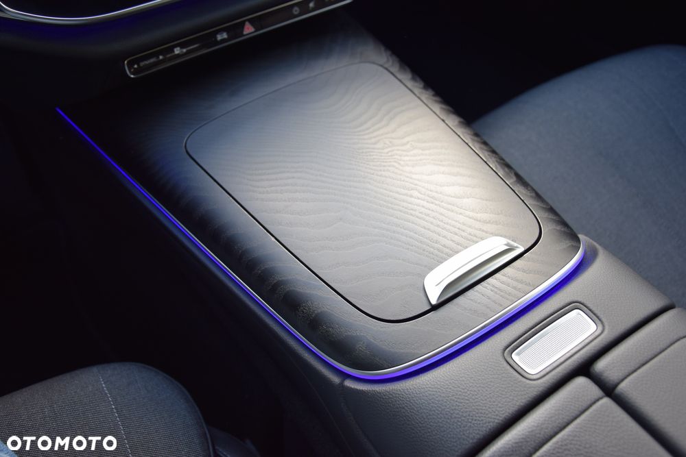 Mercedes-Benz Klasa E 200 mHEV 4-Matic Avantgarde 9G-Tronic - 19