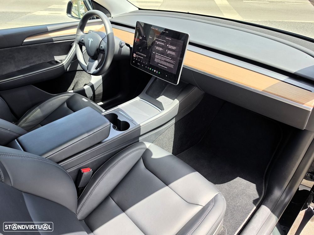 Tesla Model Y Long Range Dual Motor AWD - 28