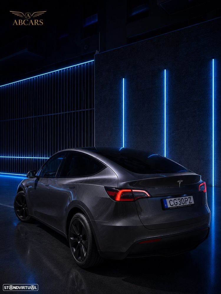 Tesla Model Y Launch Edition Long Range Dual Motor AWD - 4