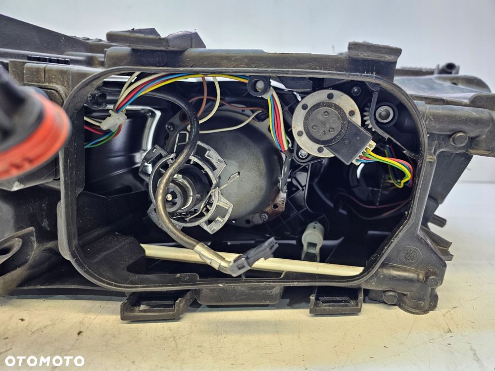 REFLEKTOR PRAWY AUDI A6 C6 4F0941004AK XENON EU - 11