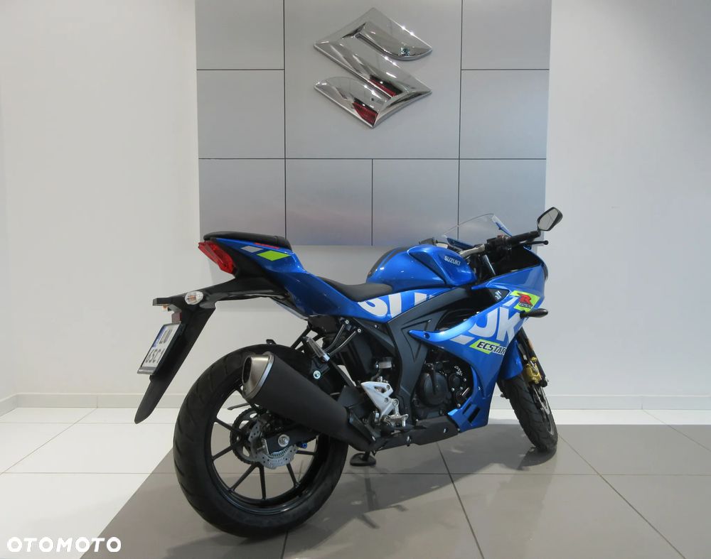 Suzuki GSX-R - 6