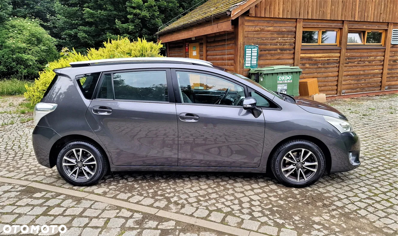 Toyota Verso 1.8 Prestige 7os - 6