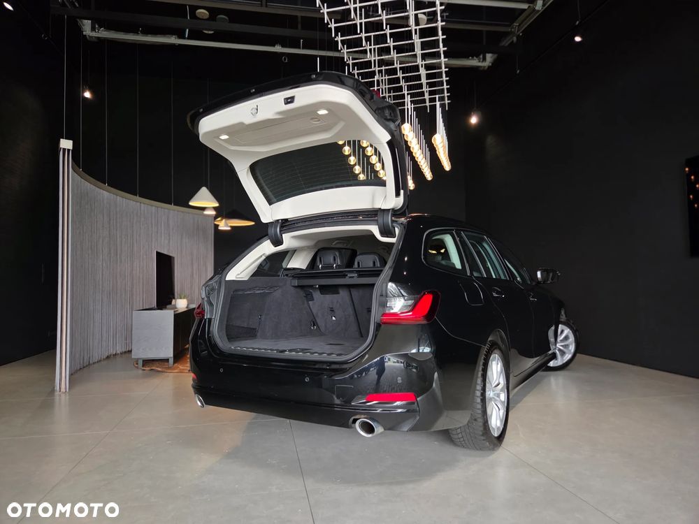 BMW Seria 3 318d MHEV Advantage - 24