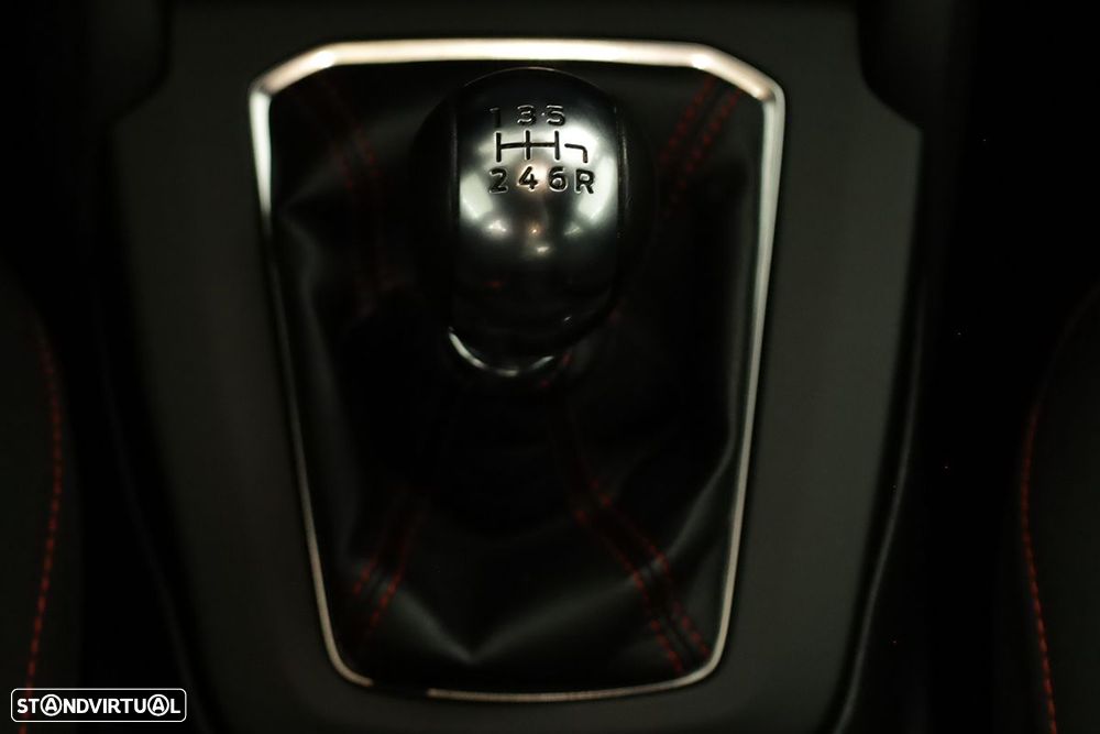 Ford Focus 1.0 EcoBoost MHEV ST-Line X - 14