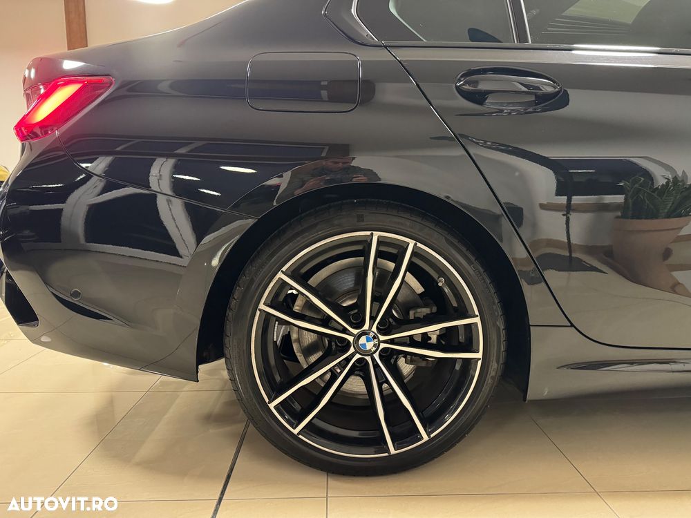 BMW Seria 3 330i xDrive AT - 37