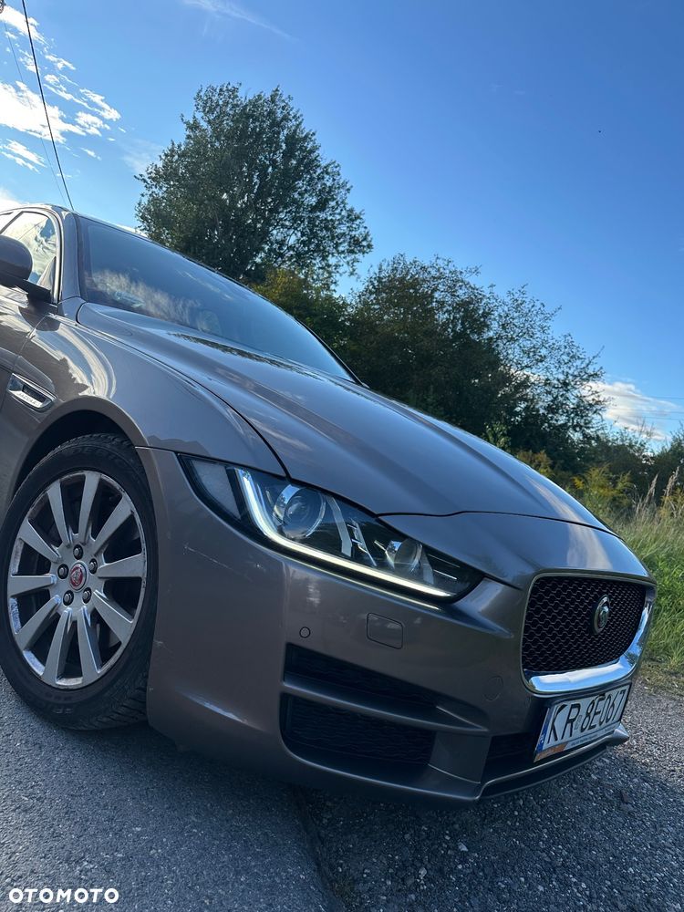 Jaguar XE 2.0 T Prestige - 8