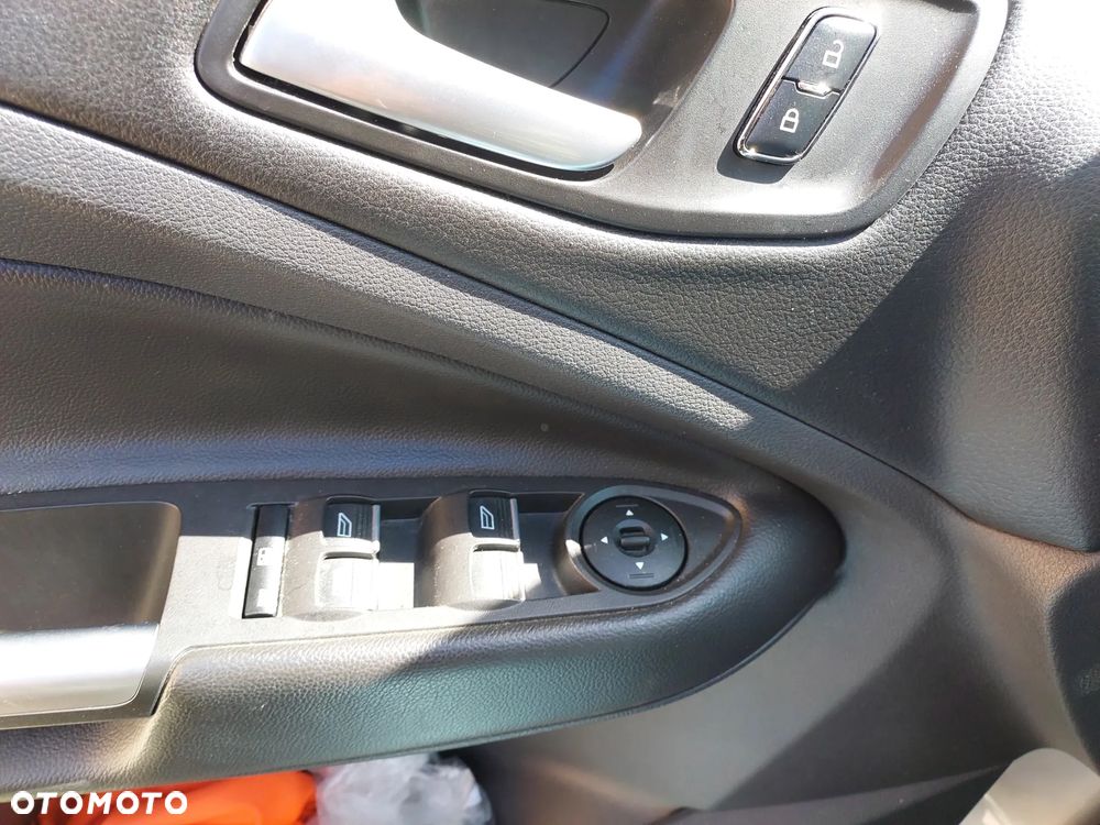 Ford Kuga - 12