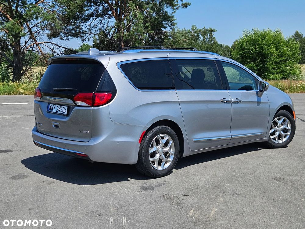 Chrysler Pacifica - 12