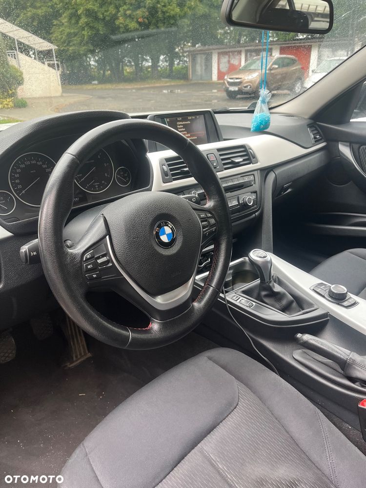 BMW Seria 3 316d - 12
