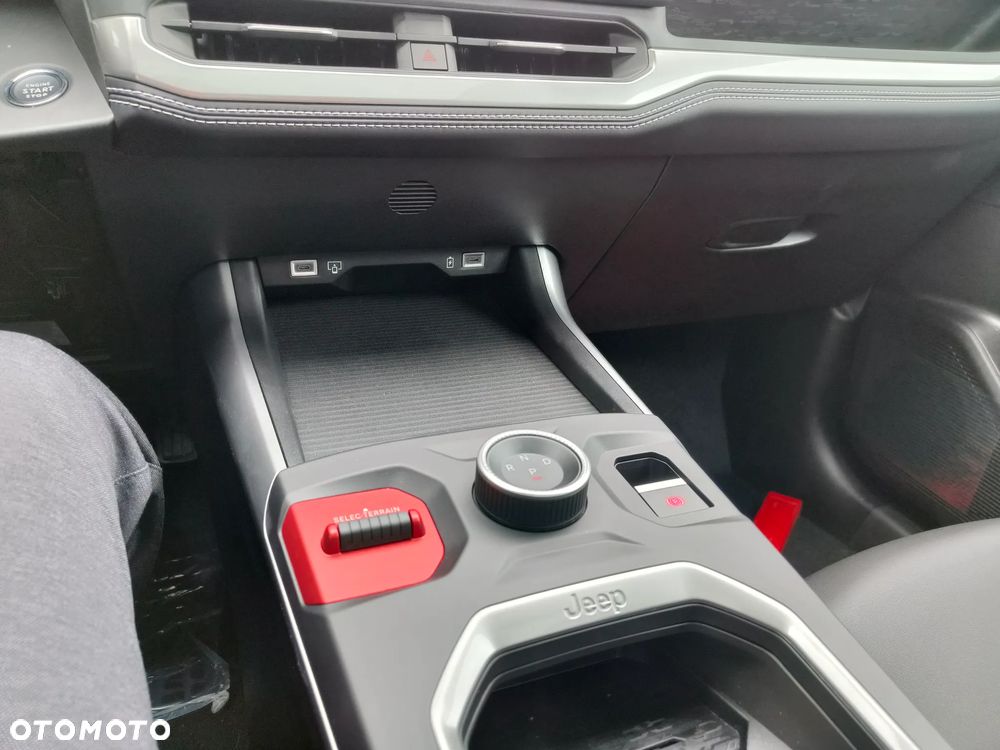 Jeep Compass 1.6 T4 PHEV First Edition FWD DCT - 24