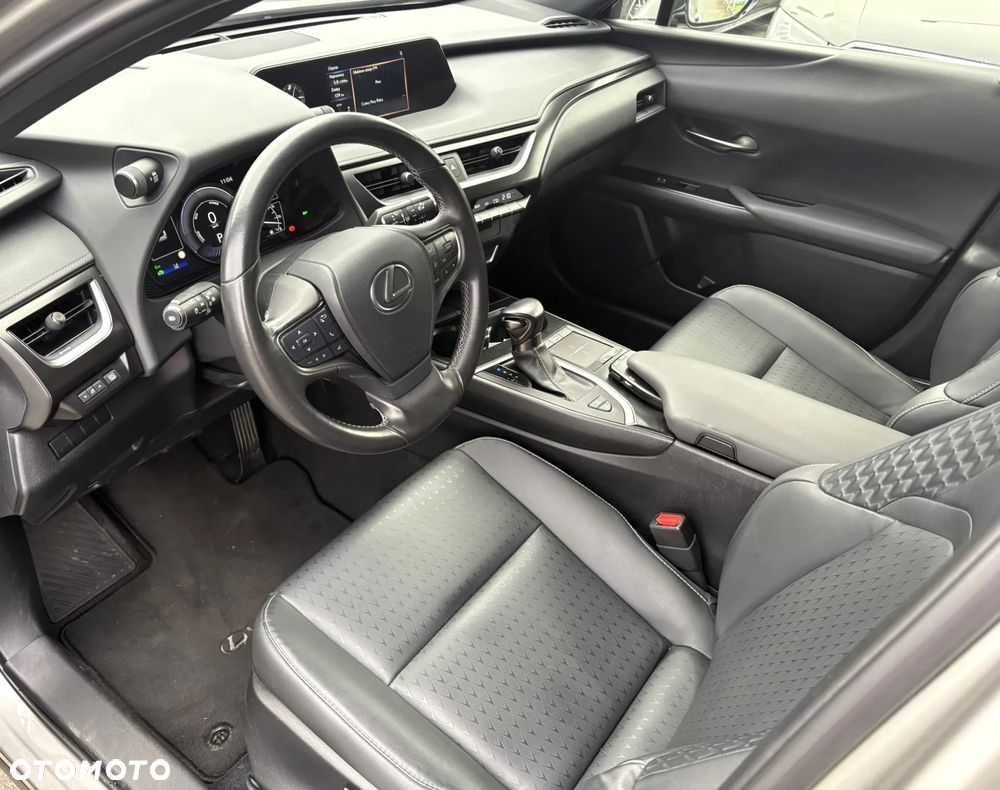 Lexus UX - 9