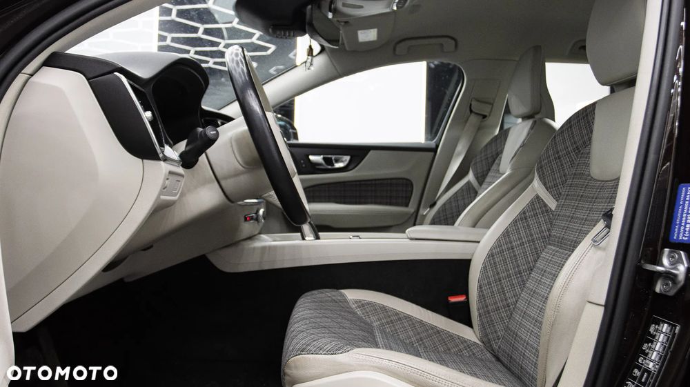Volvo V60 B4 B Momentum Pro - 14