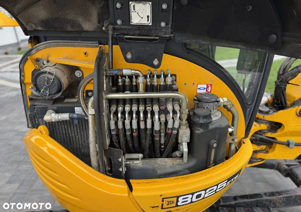 JCB 8025 - 21