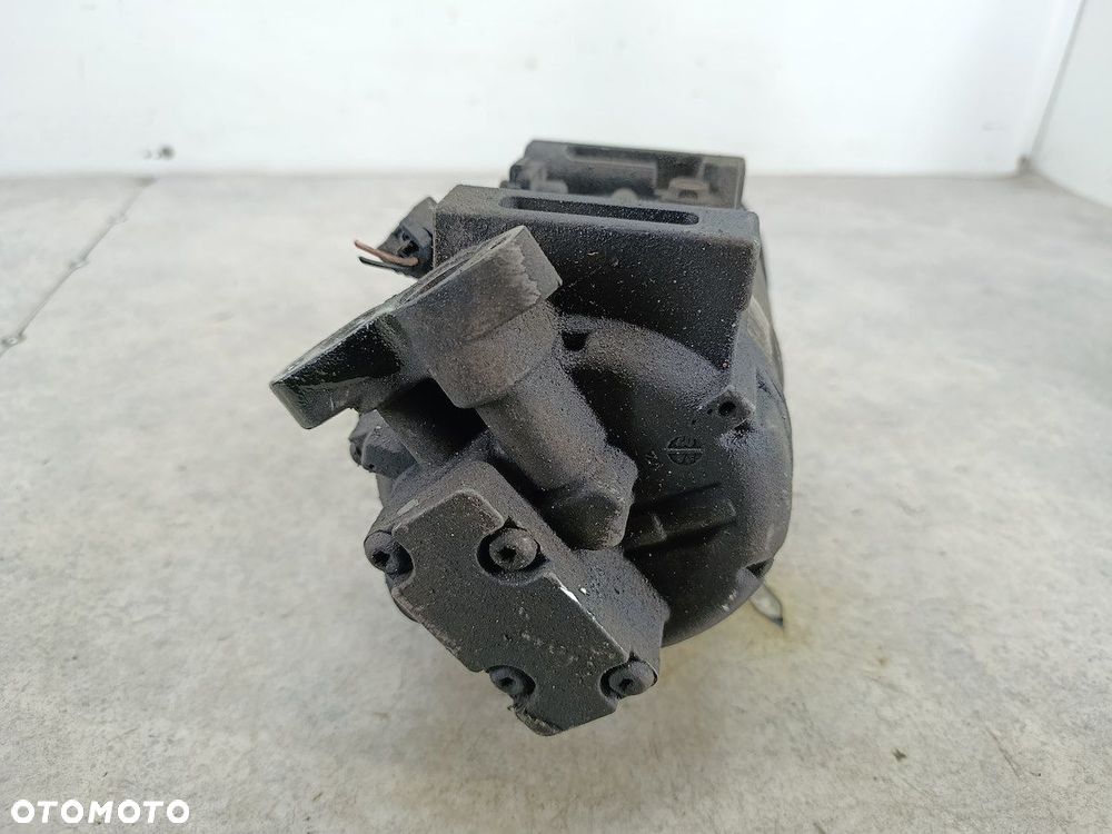 POMPA, SPRĘŻARKA KLIMATYZACJI RENAULT LAGUNA III 8200720417 VALEO 1.5 DCI - 8