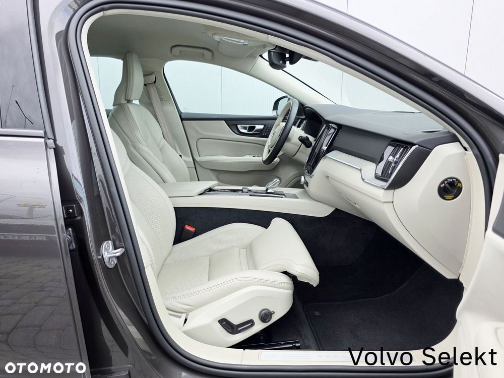 Volvo V60 Cross Country - 16