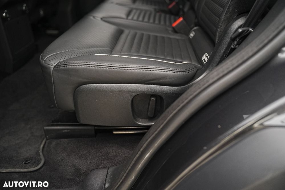 Land Rover Discovery 3.0 L SD6 HSE Luxury - 23