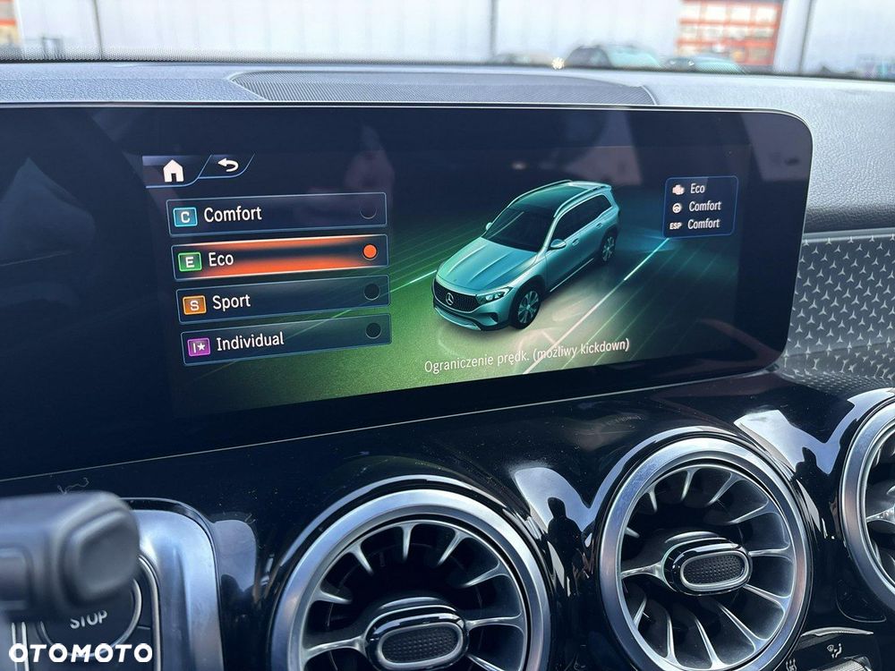 Mercedes-Benz EQB - 26