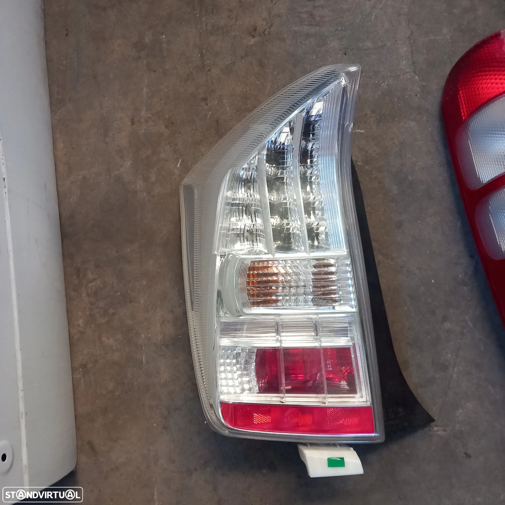 Farol traseiro toyota prius w3 - 1