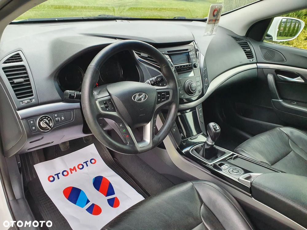 Hyundai i40 Kombi blue 1.6 Trend - 13