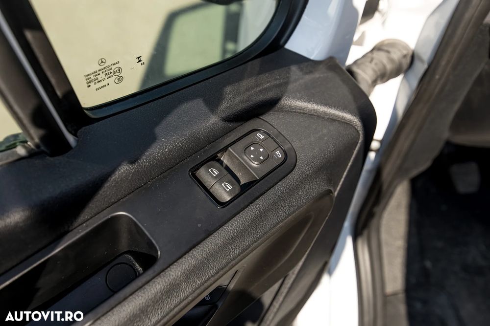 Mercedes-Benz Sprinter - 14