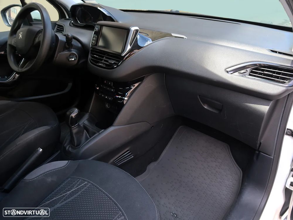 Peugeot 208 1.4 HDI Business - 18