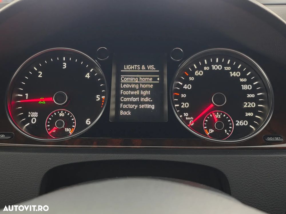Volkswagen Passat 2.0 TDI DPF DSG Highline - 16