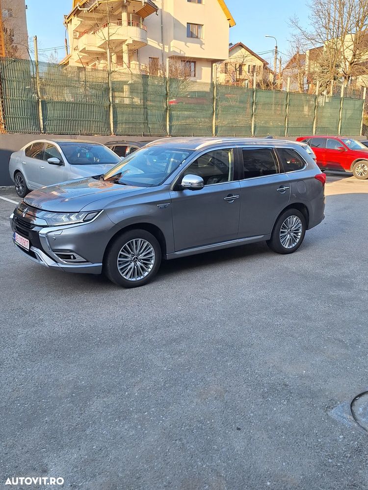 Mitsubishi Outlander PHEV 2.4 L 4X4 Instyle+ - 12