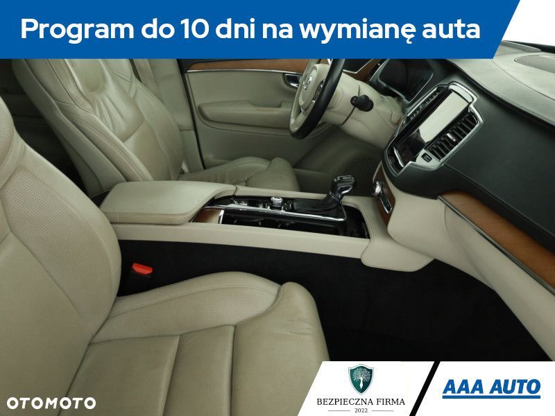 Volvo XC 90 - 9