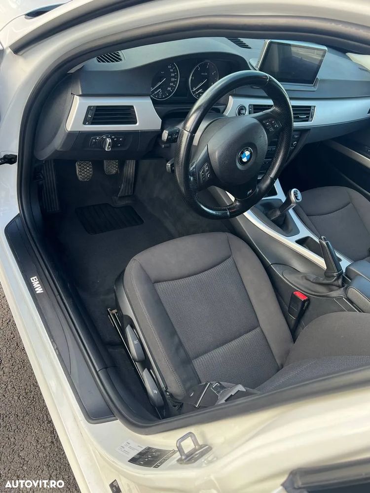 BMW Seria 3 318d - 24