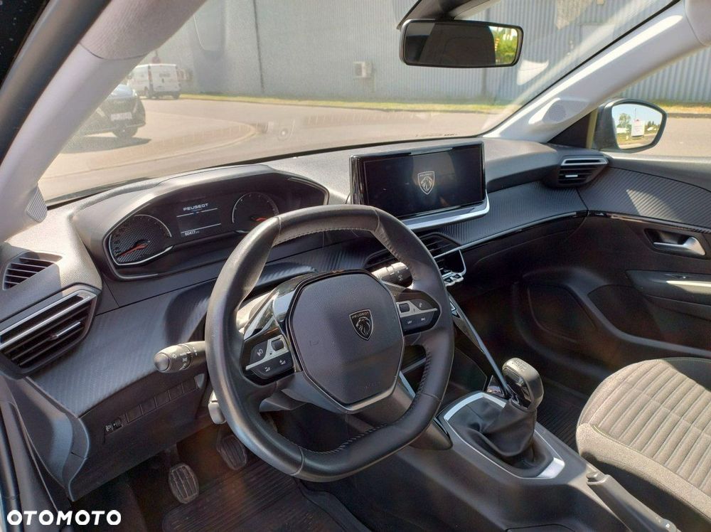 Peugeot 208 - 12