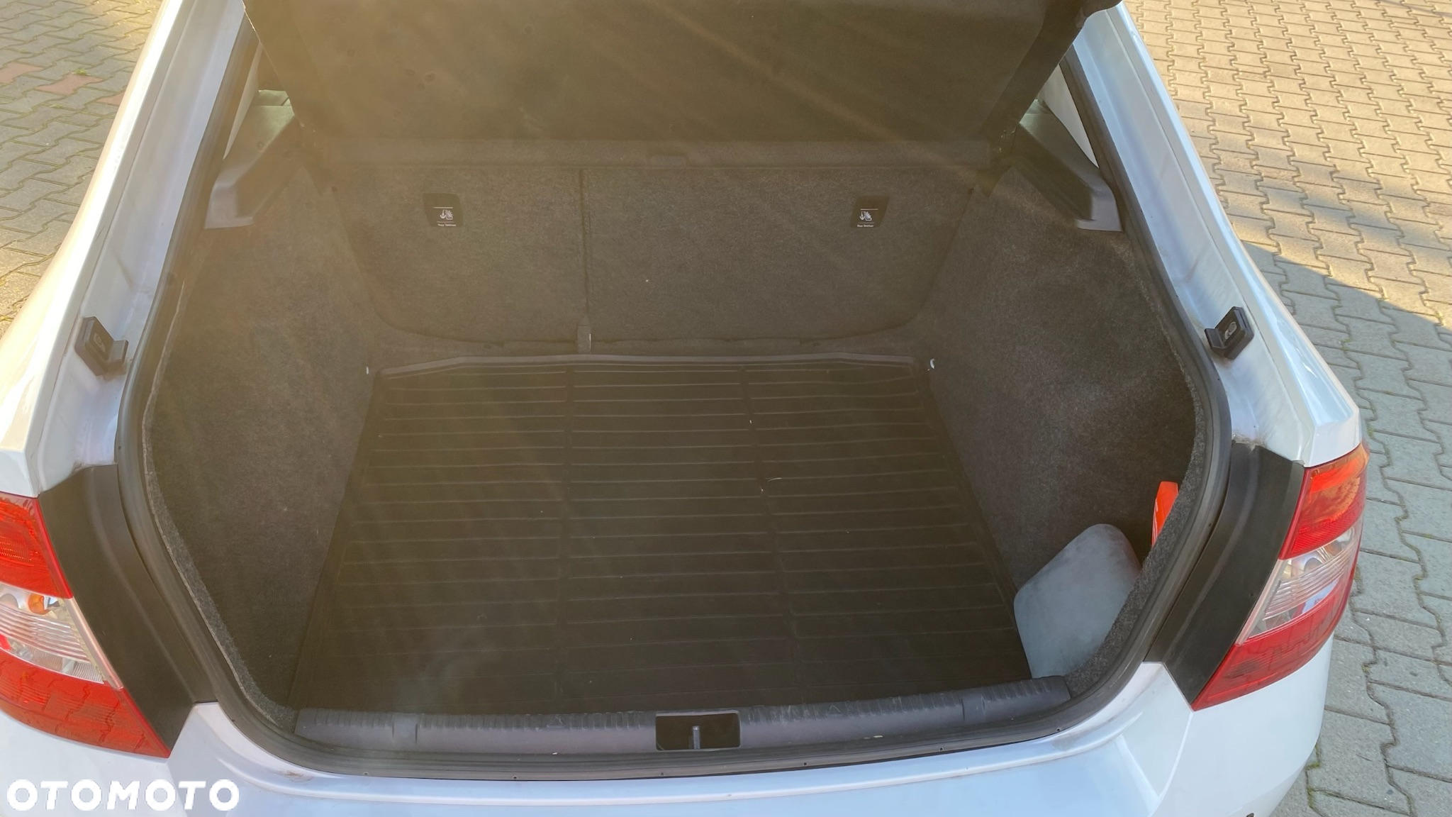 Skoda RAPID 1.2 Ambition - 8