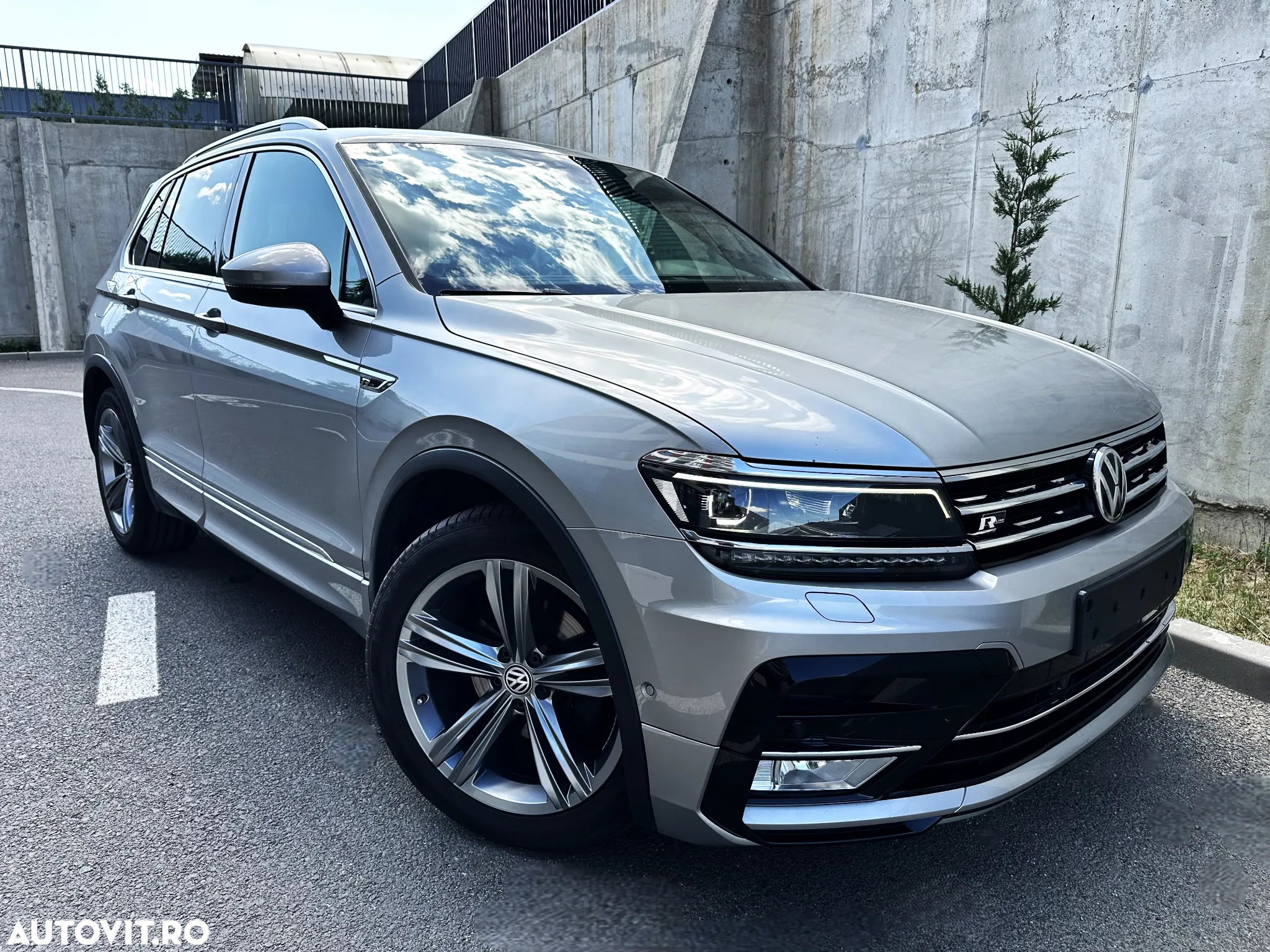 Volkswagen Tiguan 2.0 TDI SCR 4MOTION DSG R-Line - 3