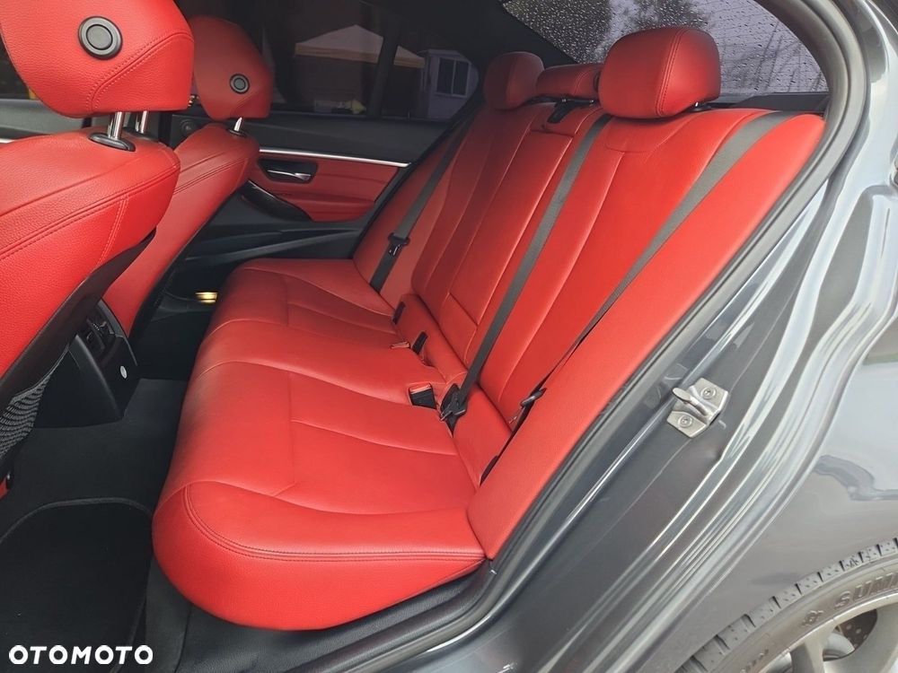BMW Seria 3 340i M Sport - 9