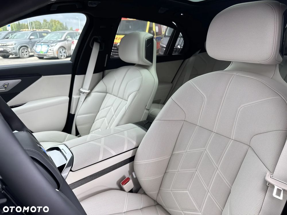 BMW Seria 7 - 12