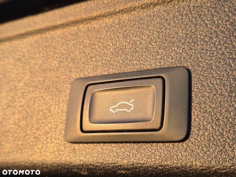 Audi A4 Avant 30 TDI S tronic - 14